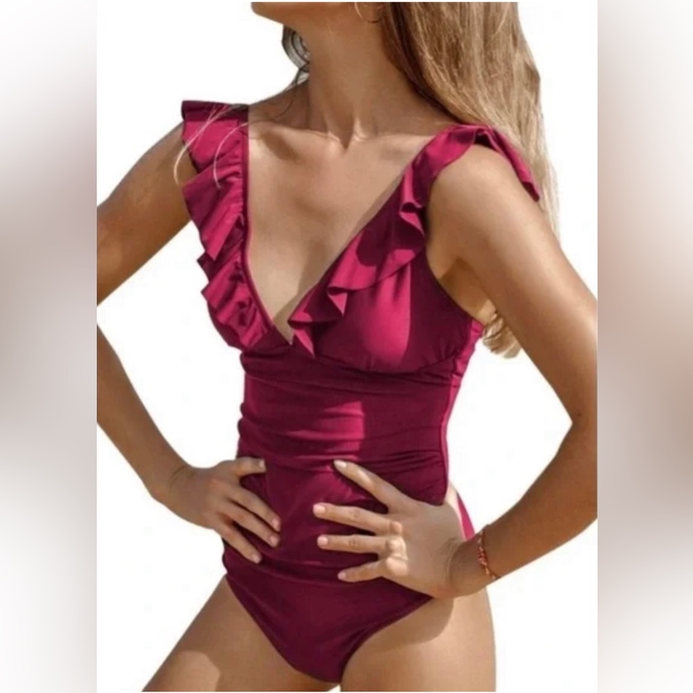 CUPSHE New Summer Seaside Ruffled Ruched
Plunge Tummy Control One Piece Size M